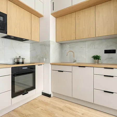 Functional With A Balcony And Parking Close To Spaces By Renters شقة بوزنان