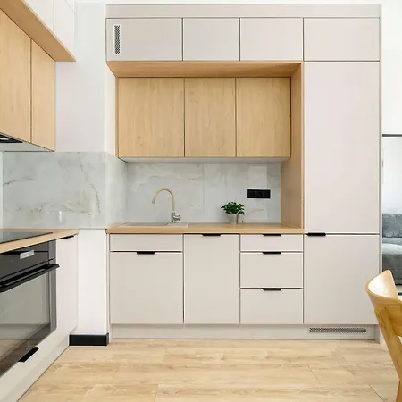Functional With A Balcony And Parking Close To Spaces By Renters شقة بوزنان
